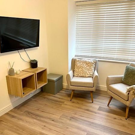 Cosy 1Bd Getaway Perfect For Couples Stamford Apartment Luaran gambar