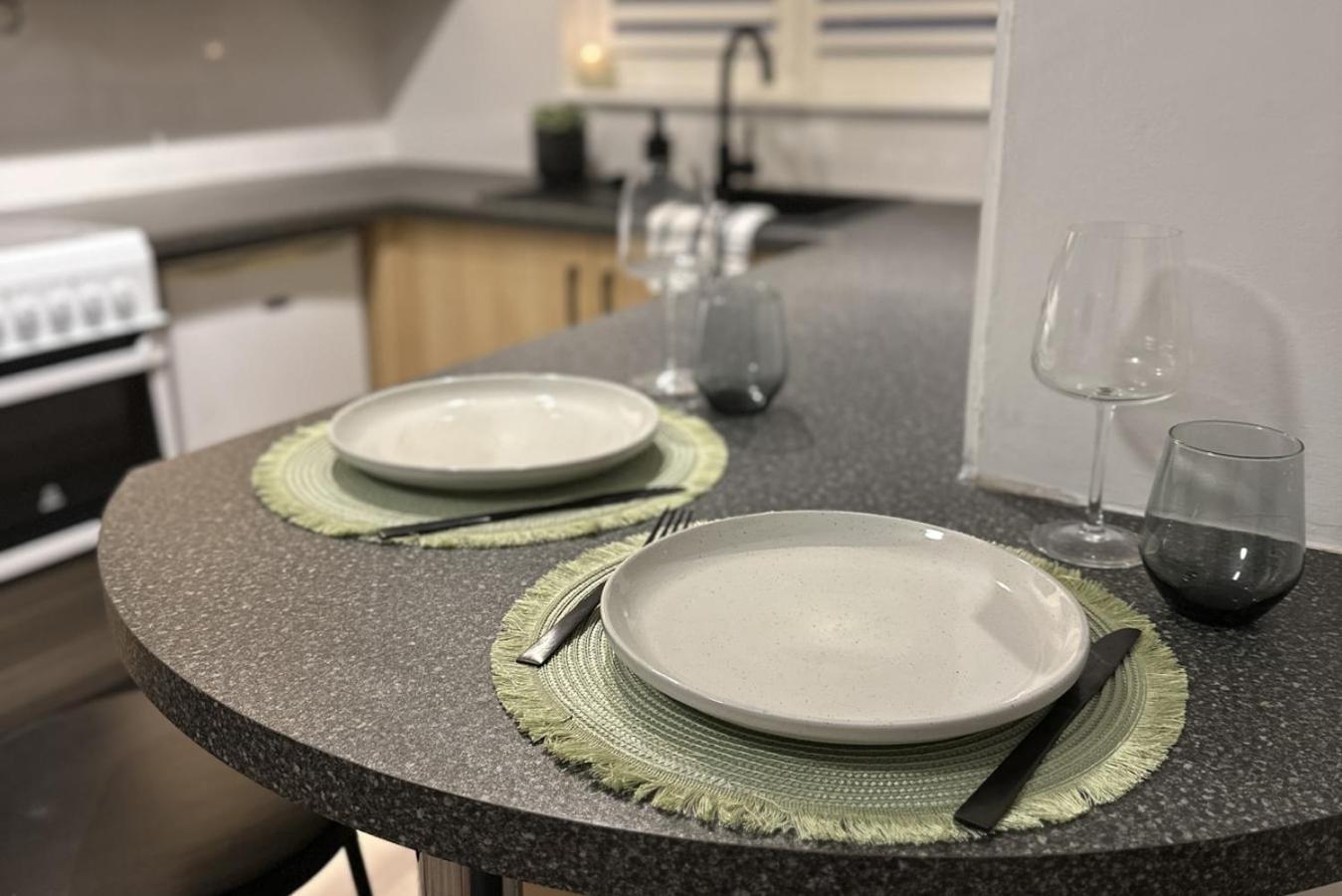 Cosy 1Bd Getaway Perfect For Couples Stamford Apartment Luaran gambar