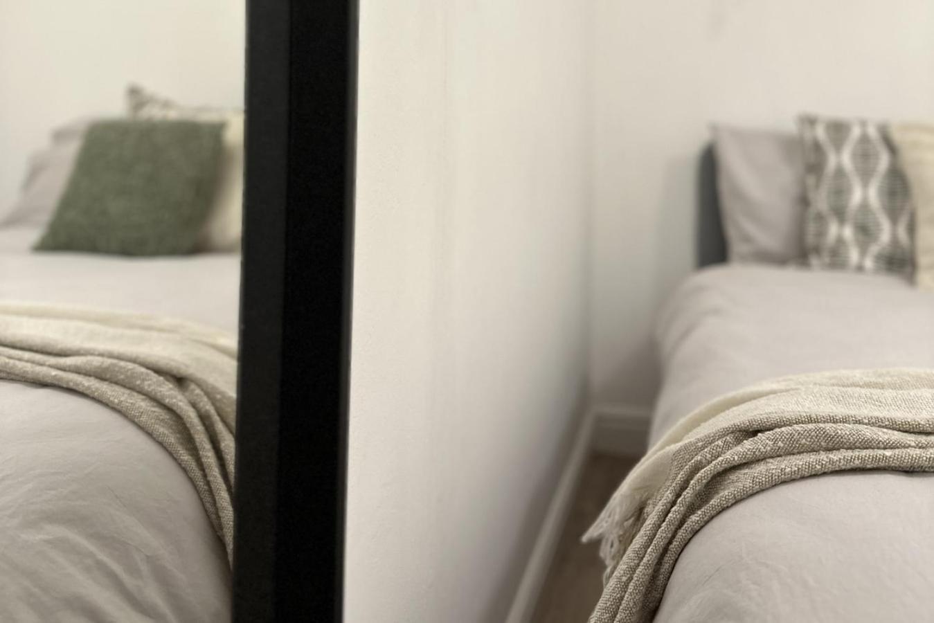 Cosy 1Bd Getaway Perfect For Couples Stamford Apartment Luaran gambar